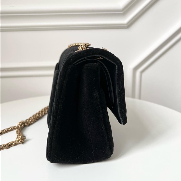 CHANEL REISSUE VELVET DOUBLE FLAP - Picture 6 of 10